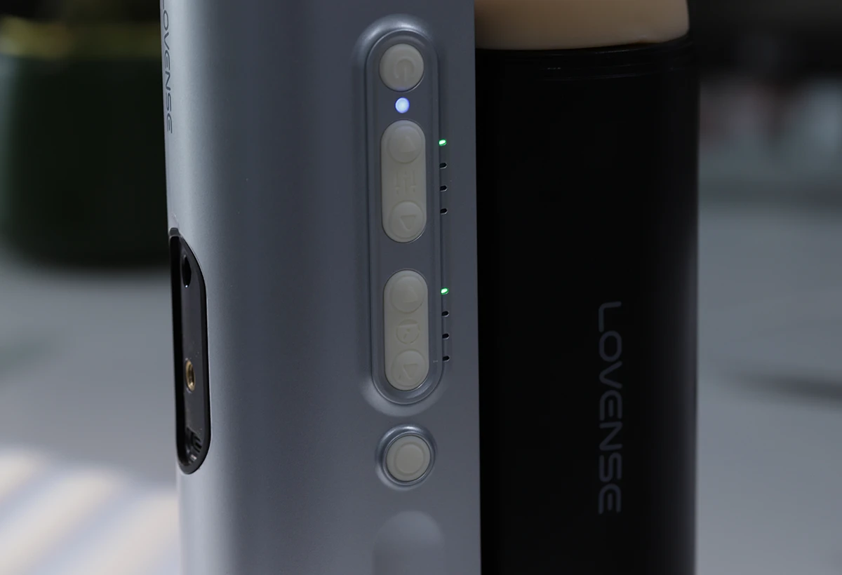 Âm đạo giả Lovense Solace Pro AI máy thủ dâm cao cấp