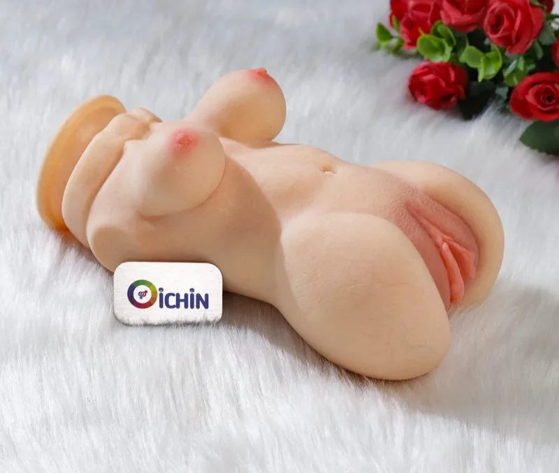 Búp bê mini Manmiao MG02 mềm êm trên nền lông trắng với hoa hồng