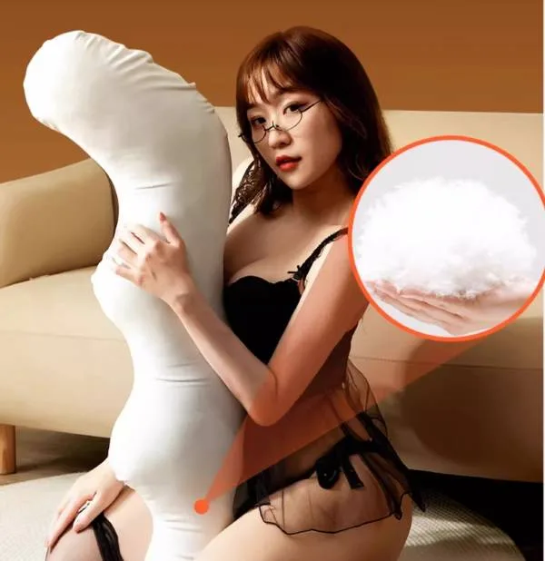 Gối ôm dương vật giả Mizzzee Mona rung thụt phát nhiệt — Gối ôm có lớp vỏ ngoài mềm mịn, dễ tháo ra để vệ sinh