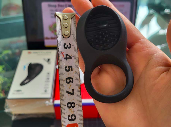 Vòng đeo dương vật Pretty Love Ring Shaking II có lưỡi liếm tăng khoái cảm