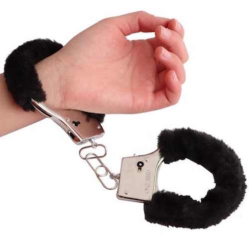 Còng Tay Số 8 Bằng Thép Có Lót Lông Phụ Kiện BDSM Cao Cấp An Toàn Êm Ái