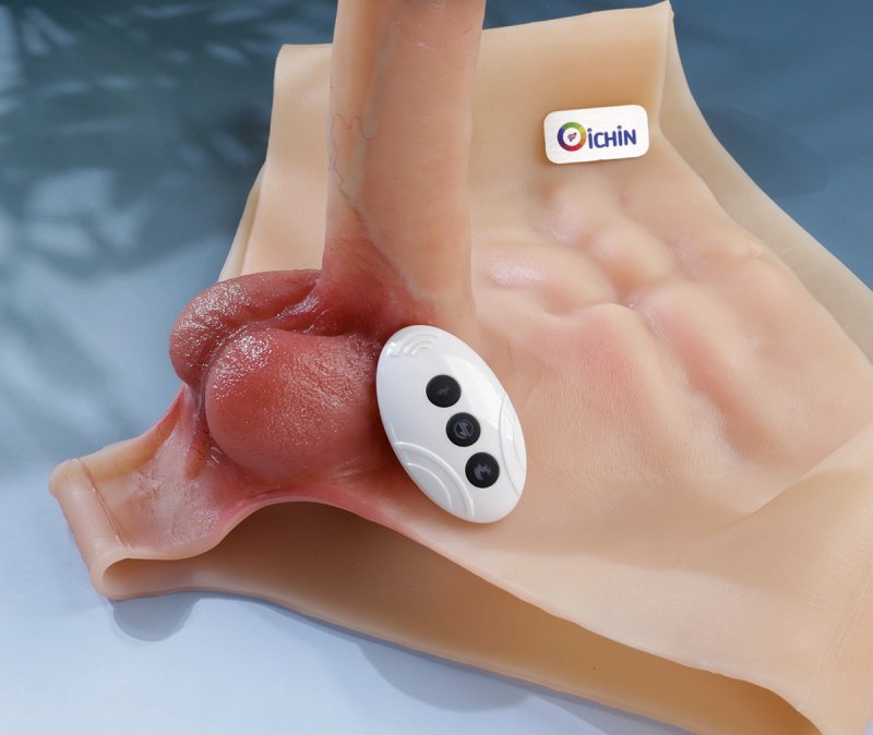 Chụp chung cùng remote thể hiện chức năng rung