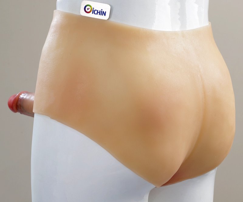 Mặt sau của quần dương vật giả