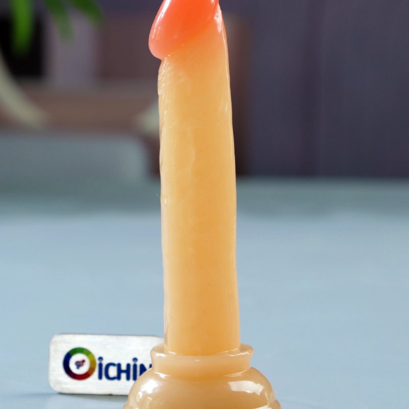 Dương vật giả size mini Chisa mềm dẻo có đế gắn tường