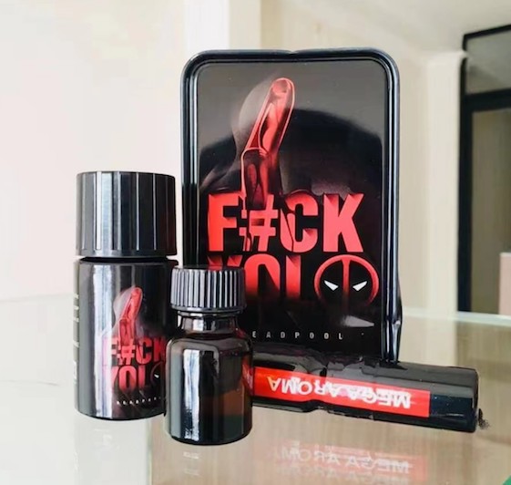 Đại lý Popper Fuck YoLo 50ml dành cho Top Bot combo hộp thiếc 40ml + 10ml hàng xách tay Đại lý Popper Fuck YoLo 50ml dành cho Top Bot combo hộp thiếc 40ml + 10ml hàng xách tay