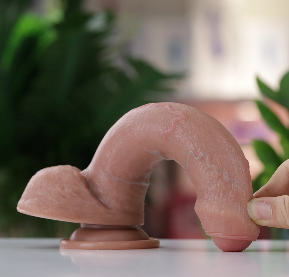 Lovetoy 8 inch dương vật giả dày dặn bền bỉ gắn tường