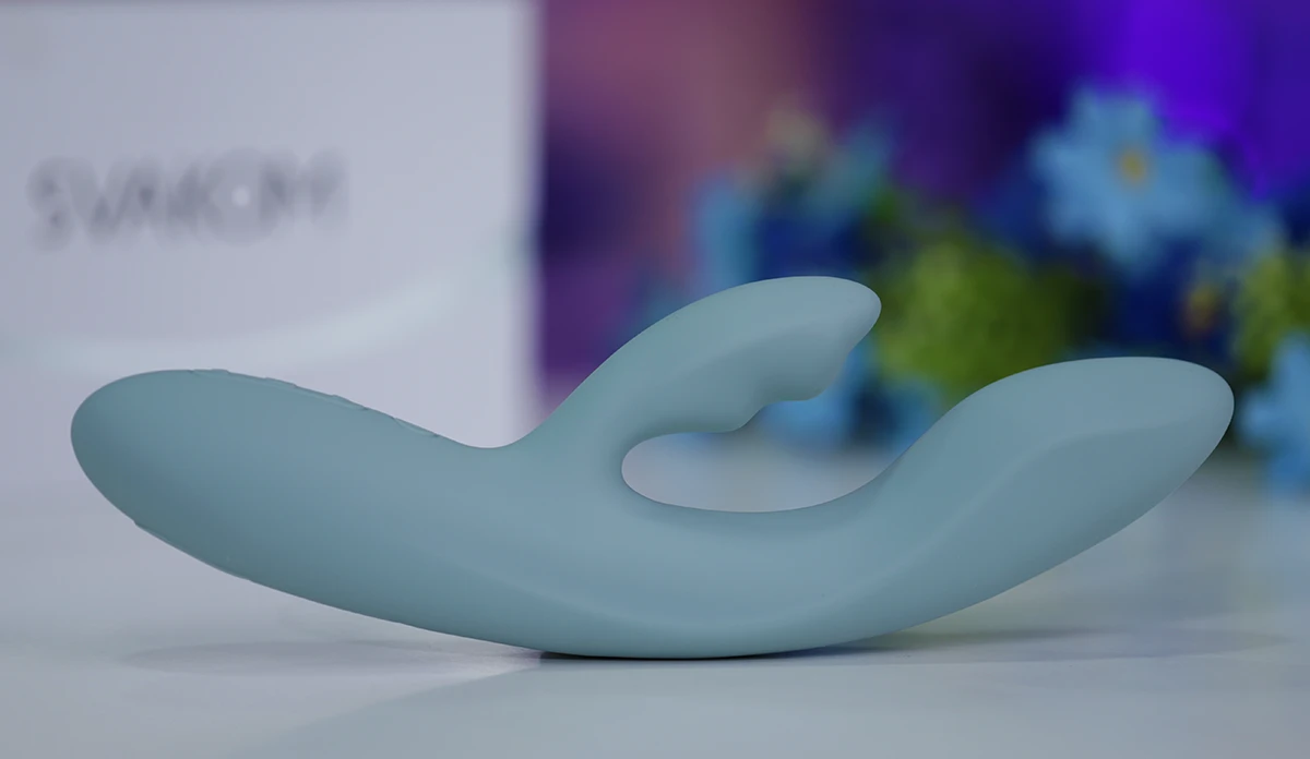 Dương vật giả Svakom Chika sưởi ấm kích thích điểm G âm vật