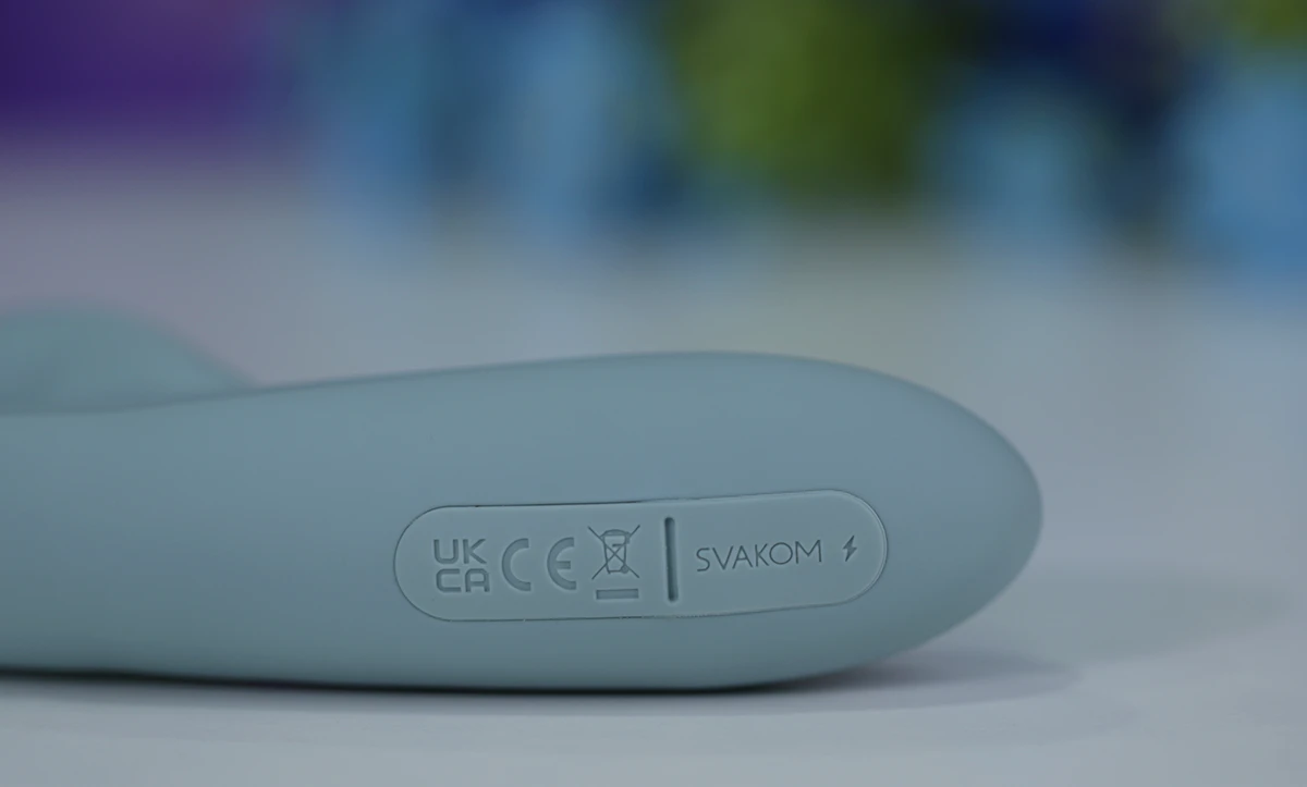 Dương vật giả Svakom Chika sưởi ấm kích thích điểm G âm vật