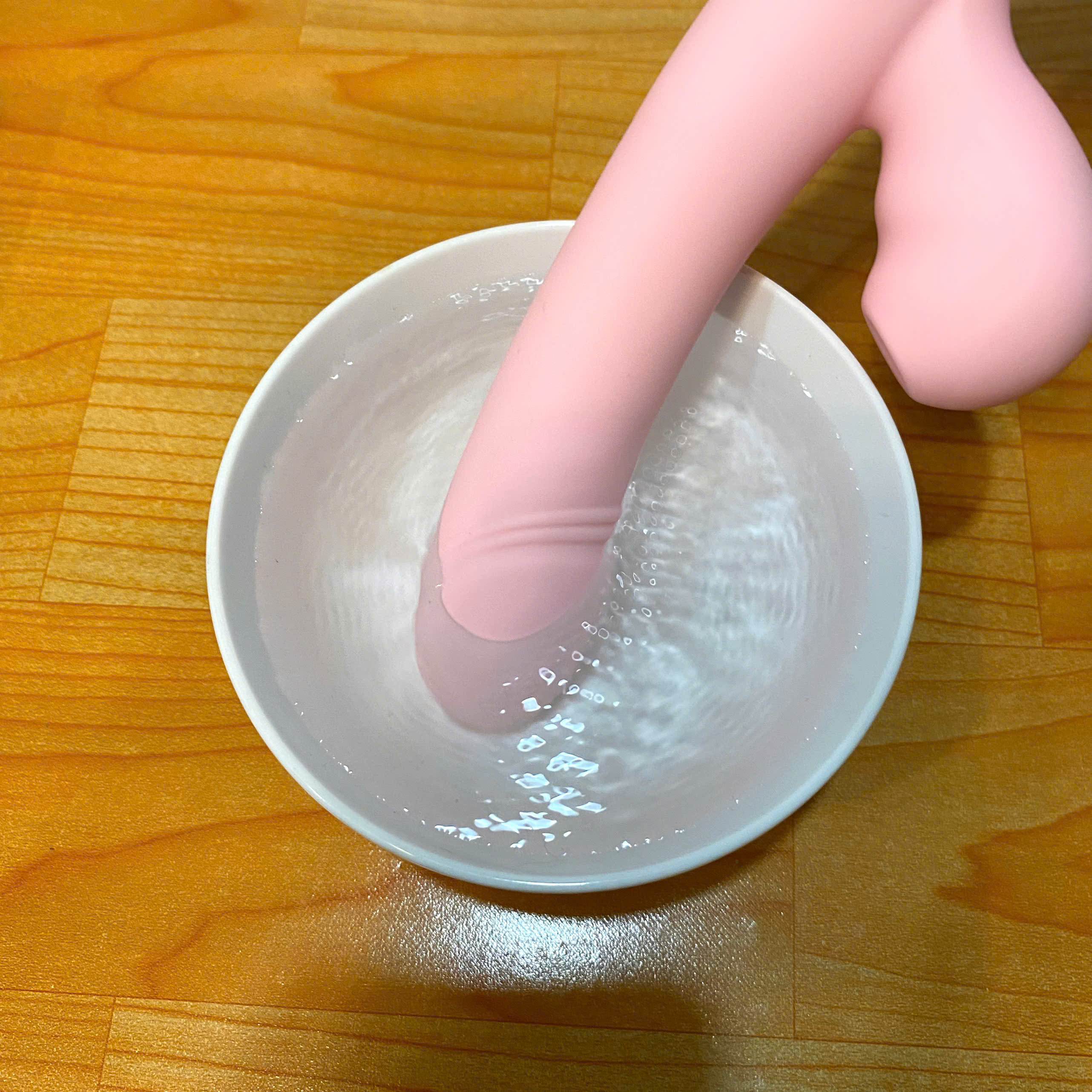 Dương vật giả Jiuuy Gummy rung mút toả nhiệt kích thích điểm G