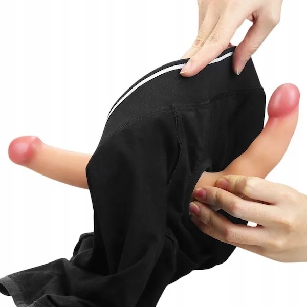 Quần short Lovetoy Ingen gắn dương vật trứng rung sành điệu — Đây chính là giải pháp tuyệt hảo cho những lúc mệt mỏi